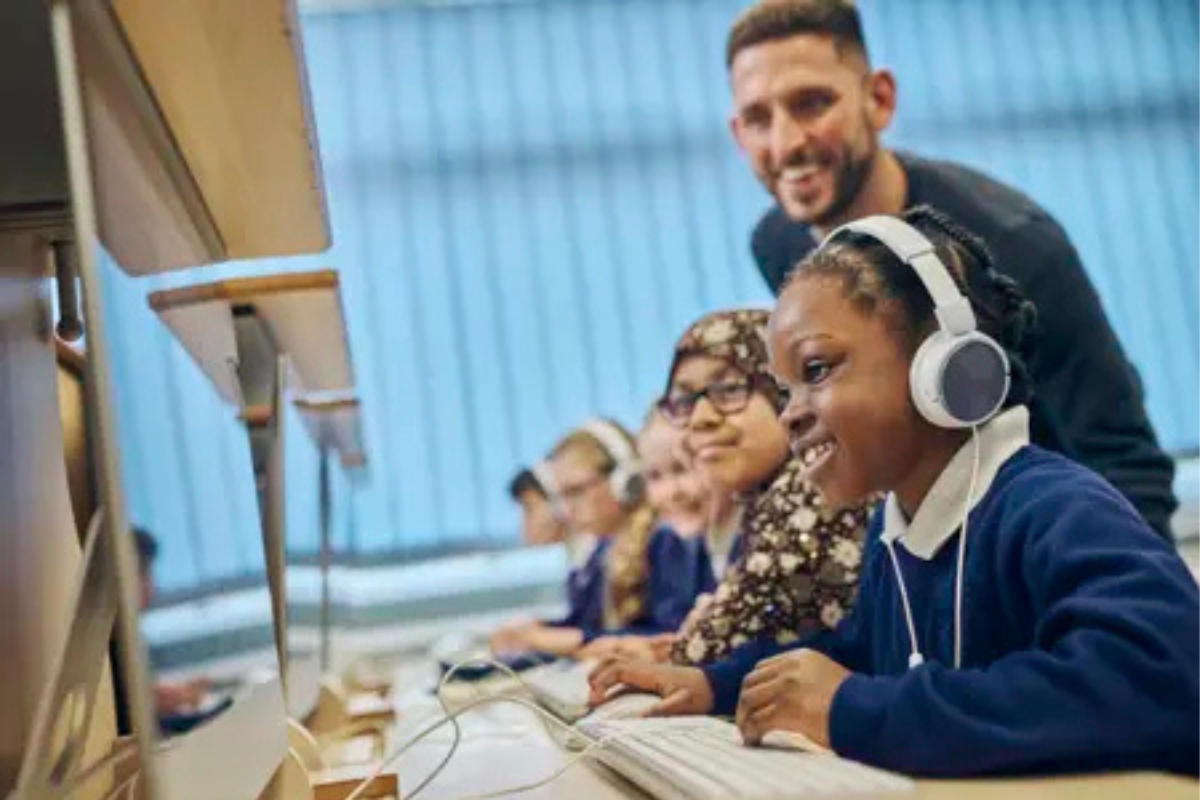 Students learning with digital and printed educational materials